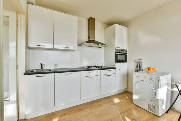 Photo 10 of Maassluisstraat 396