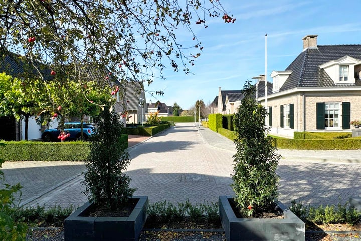 Bekijk foto 3 van Pastoor J H Wesselstraat 30