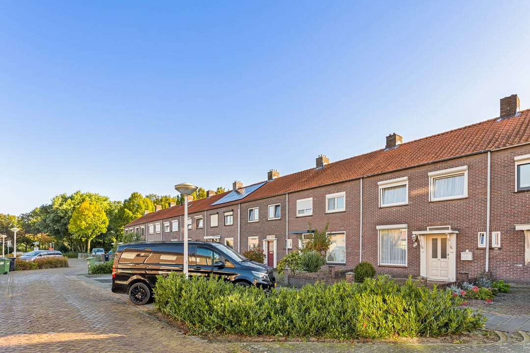 Photo 22 of Prof. R. Regoutstraat 51