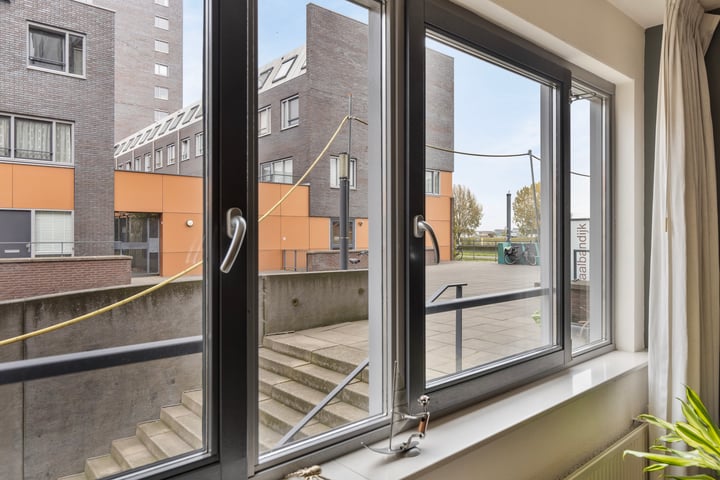 View photo 13 of Nina Simonestraat 54