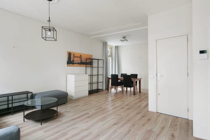 Foto 11 van Van Oldenbarneveltstraat 142-B01