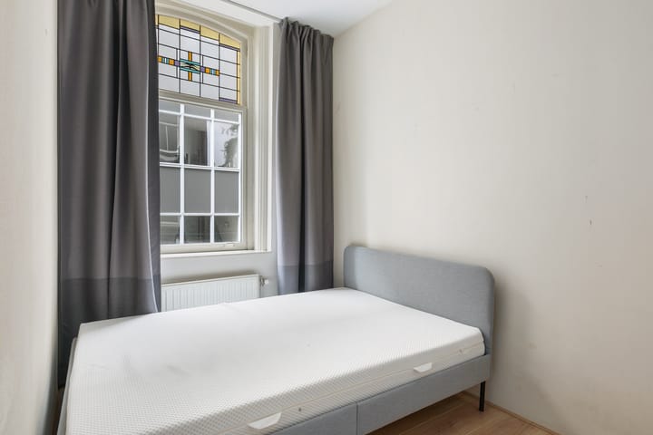 Foto 13 van Van Oldenbarneveltstraat 142-B01