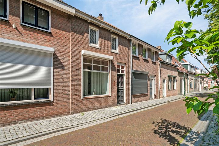 Bekijk foto 39 van Klaverstraat 27