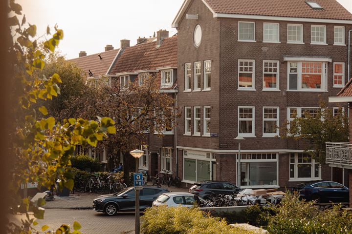 Bekijk foto 17 van Johannes van der Waalsstraat 36-1