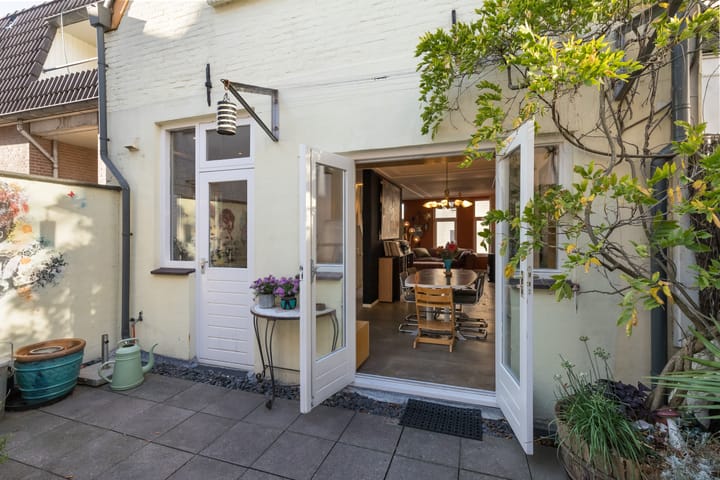 Photo 23 of Patersstraat 44