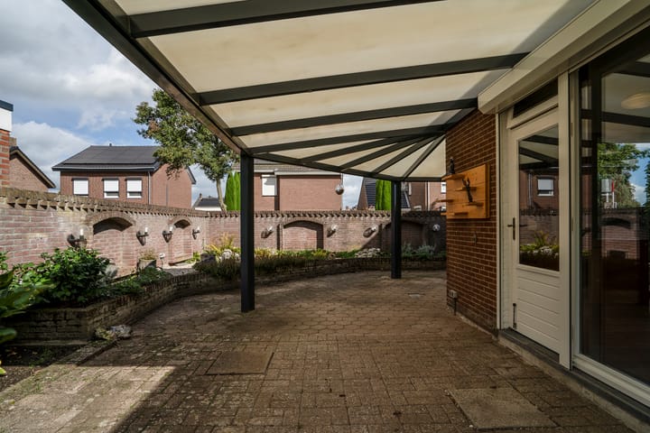 Foto 32 van Gouverneur Houbenstraat 40