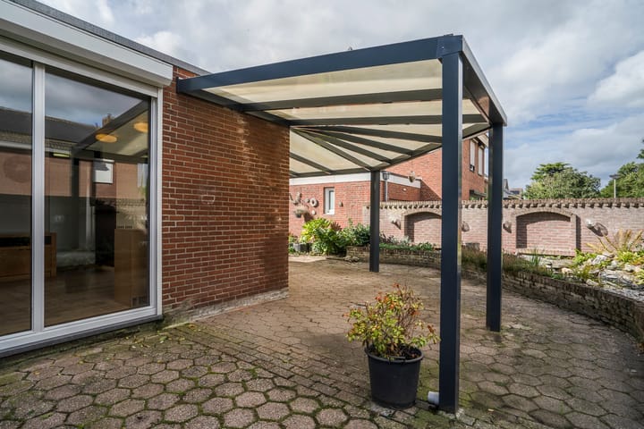 Foto 39 van Gouverneur Houbenstraat 40