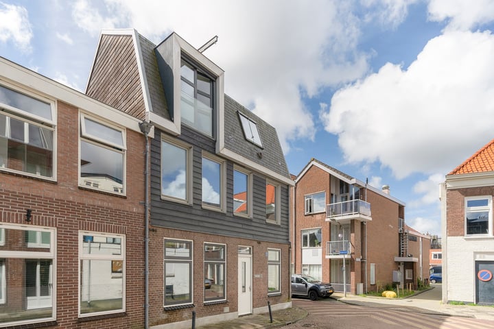 Bekijk foto 46 van Van Marumstraat 2