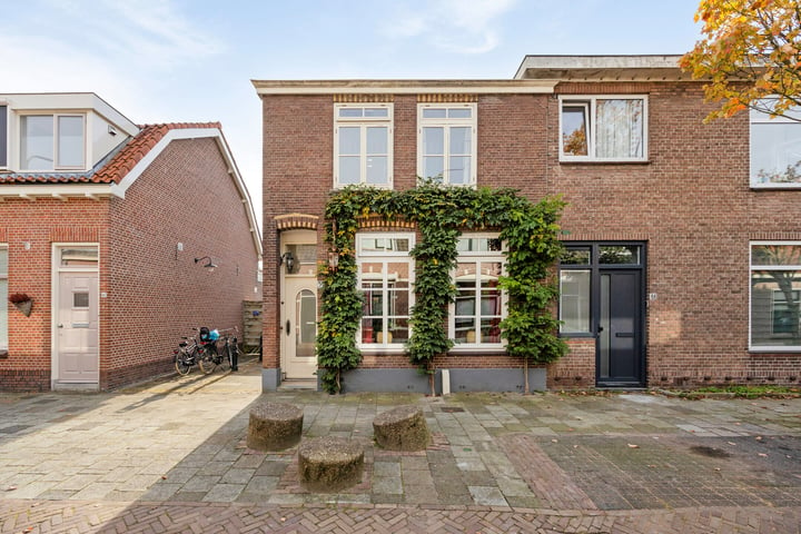 View photo 2 of Bijdorpstraat 59