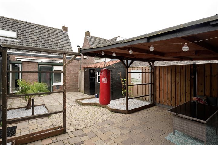 View photo 13 of Welhoekstraat 38