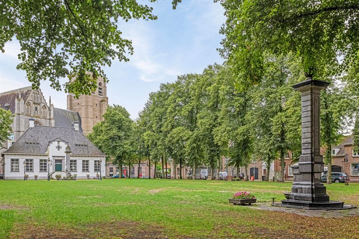 View photo 39 of Roosendaalsestraat 5