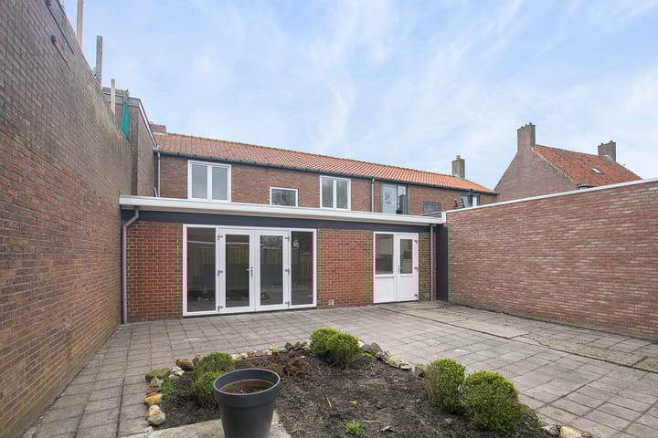 Photo 10 of Schoolstraat 7