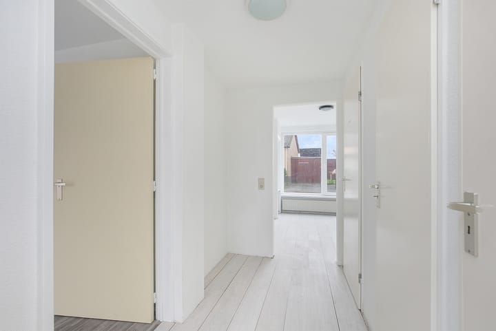 Photo 13 of Schoolstraat 7