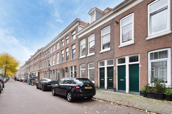 View photo 6 of Helmersstraat 74