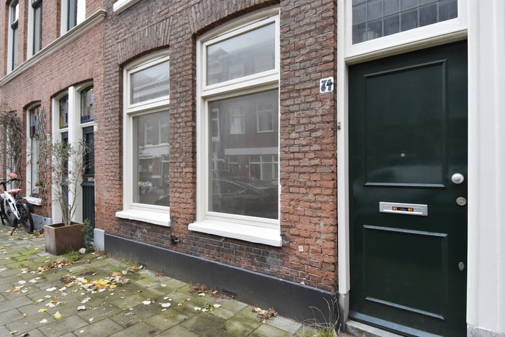 View photo 7 of Helmersstraat 74