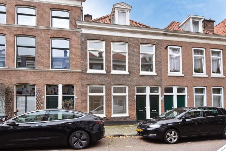 View photo 9 of Helmersstraat 74