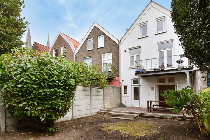 View photo 23 of Helmersstraat 74