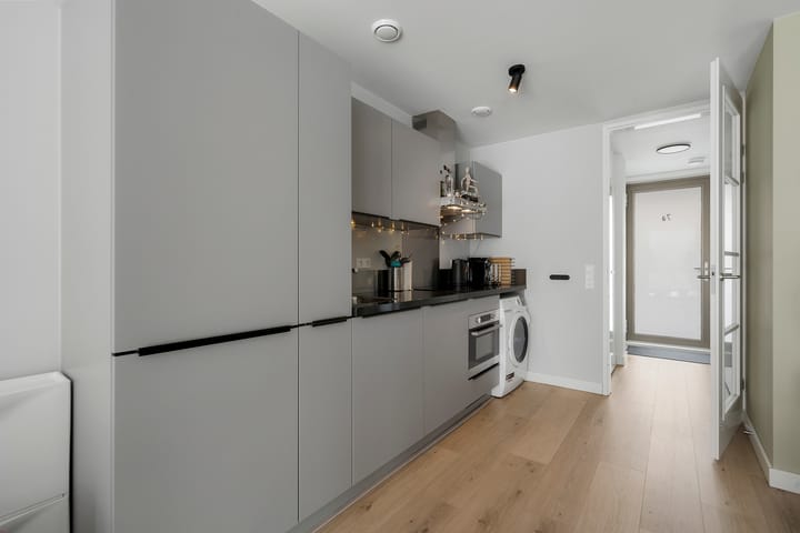 Photo 10 of Burmandwarsstraat 7-A