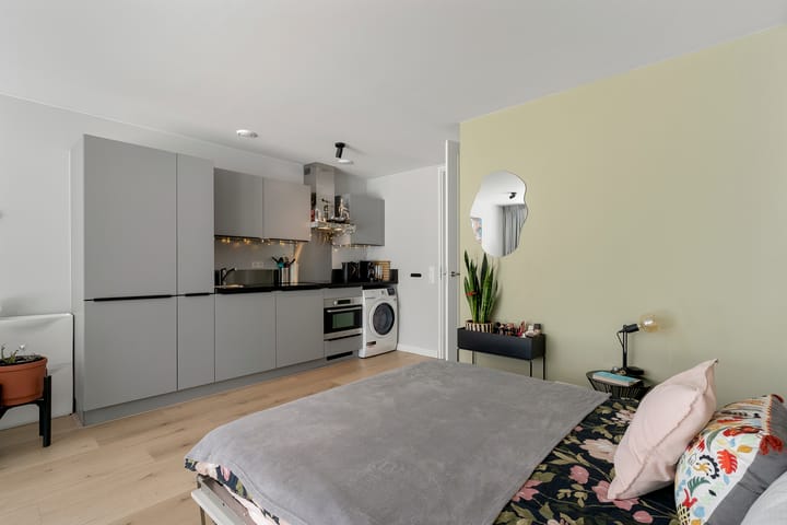 Photo 13 of Burmandwarsstraat 7-A