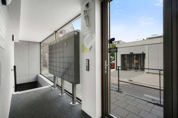 Photo 22 of Burmandwarsstraat 7-A