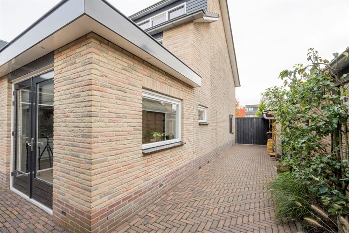 View photo 38 of Bernhardstraat 38