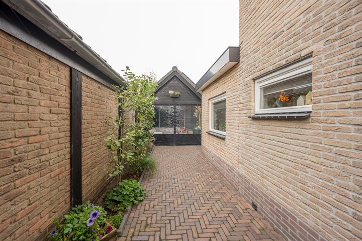 Bekijk foto 39 van Bernhardstraat 38