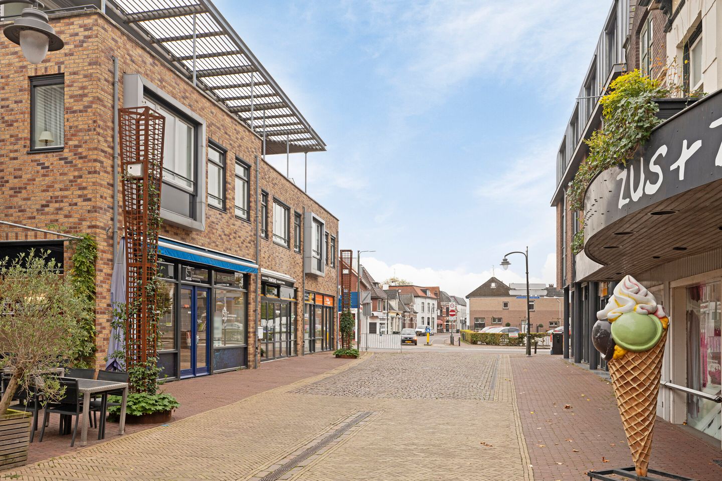 View photo 5 of Weurden 11