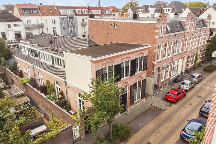 View photo of Karel van Gelderstraat 24