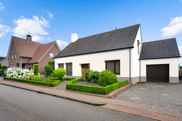 Photo 1 of Burgemeester Hoebersstraat 10