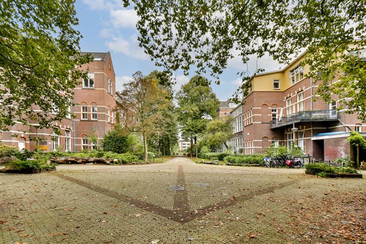 View photo 42 of Eerste Helmersstraat 173-2