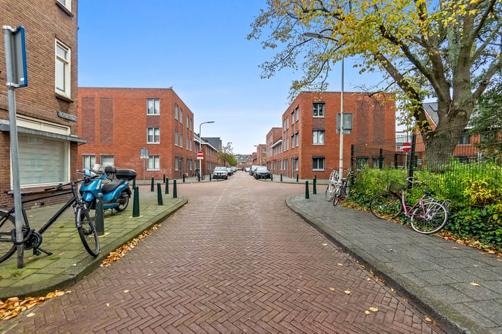 Bekijk foto 39 van Mijtensstraat 95