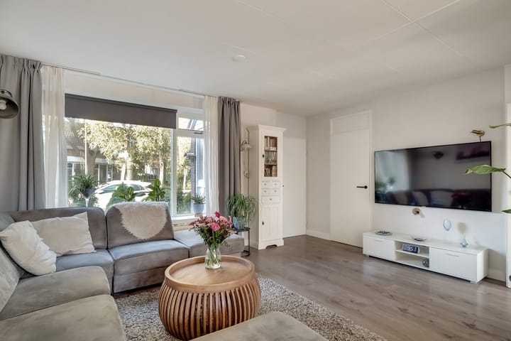 Photo 2 of Marsstraat 11