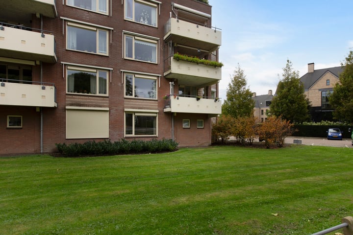 View photo 31 of Joostenplein 1