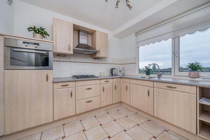 Foto 9 van Roosstraat 82