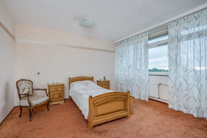 Foto 12 van Roosstraat 82