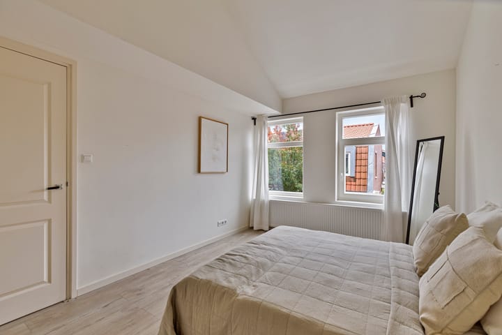 Foto 10 van Tolstoistraat 16