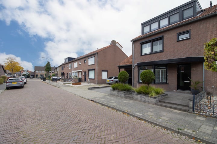 Bekijk foto 45 van Colijnstraat 15