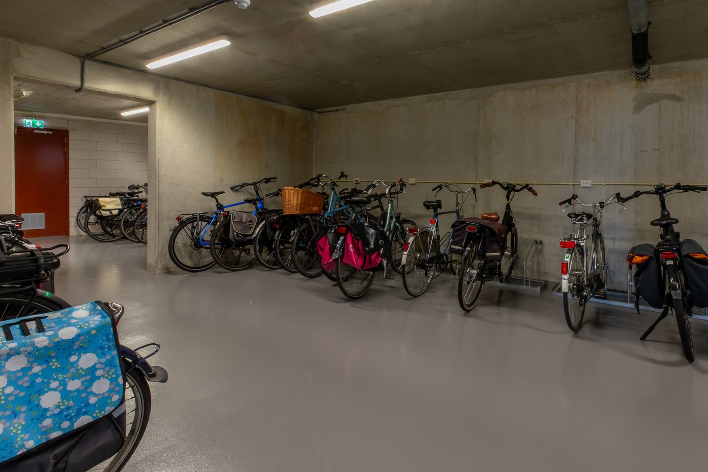 Photo 40 of Boulevard Bankert 870