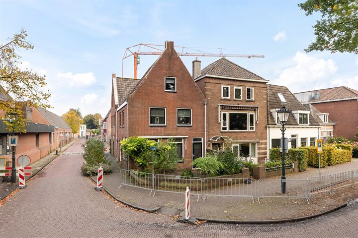 View photo 1 of Plantsoenstraat 3