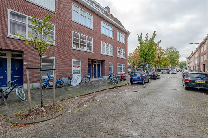 Bekijk foto 1 van Moerkerkestraat 12-A