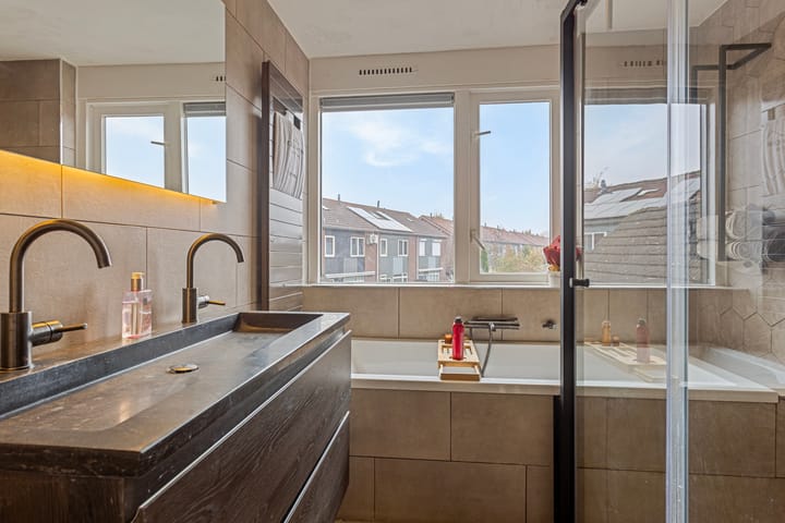 Foto 35 van Anna van Burenweg 40