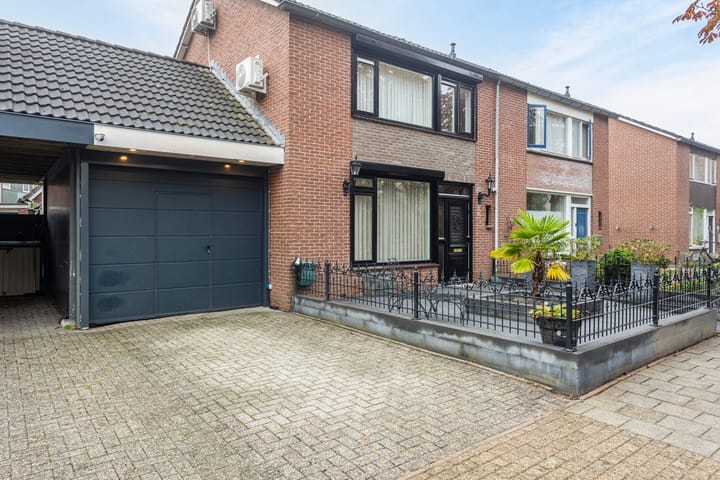 Foto 62 van Anna van Burenweg 40