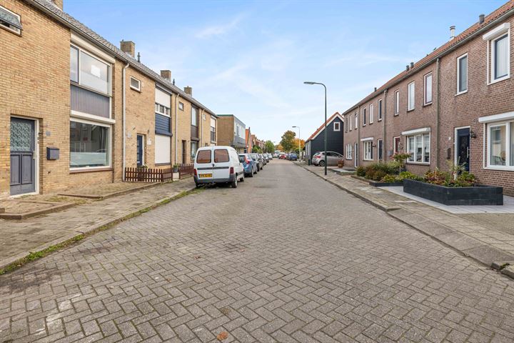 Bekijk foto 32 van Raiffeisenstraat 10