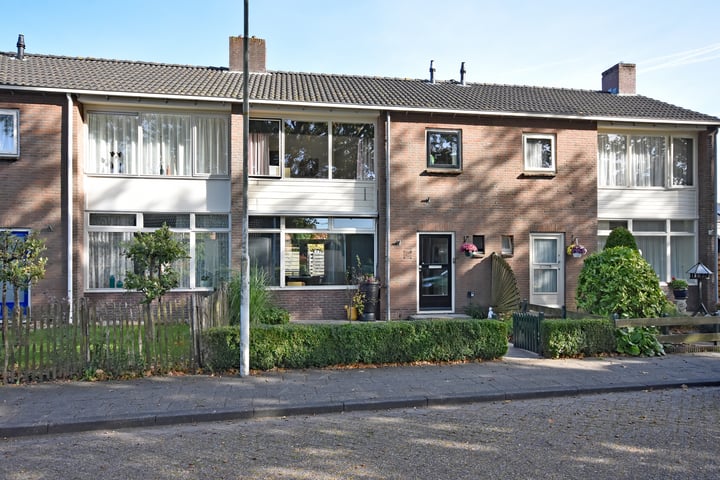 View photo 2 of S.K. Feitsmastraat 16