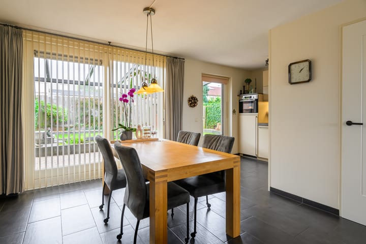 Foto 7 van Marga Klompéstraat 23