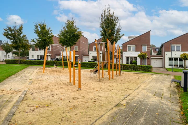 Foto 25 van Marga Klompéstraat 23