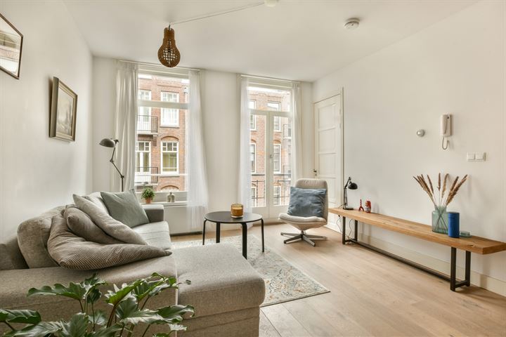 View photo 3 of Jan Bernardusstraat 8-2