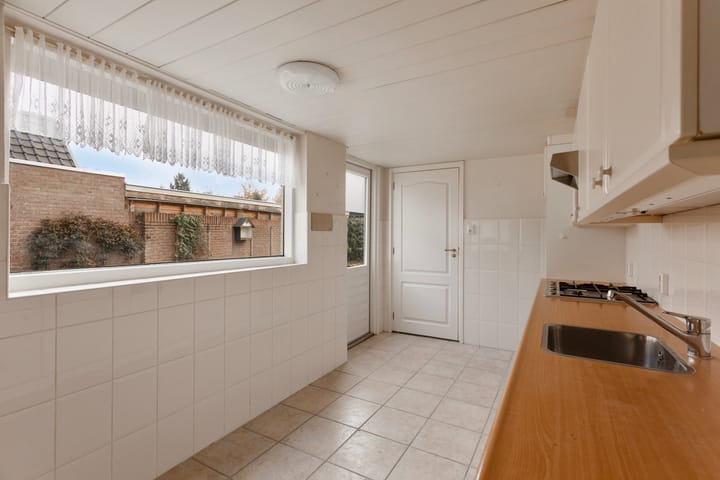 Photo 13 of Heistraat 11