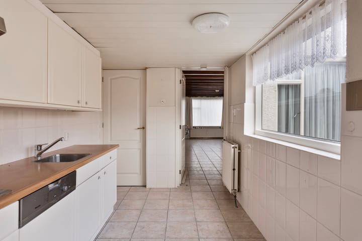 Photo 14 of Heistraat 11