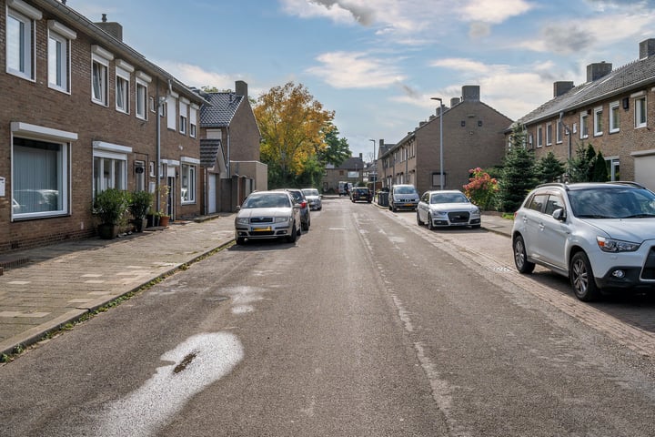 View photo 35 of Burgemeester Coenegrachtstraat 14